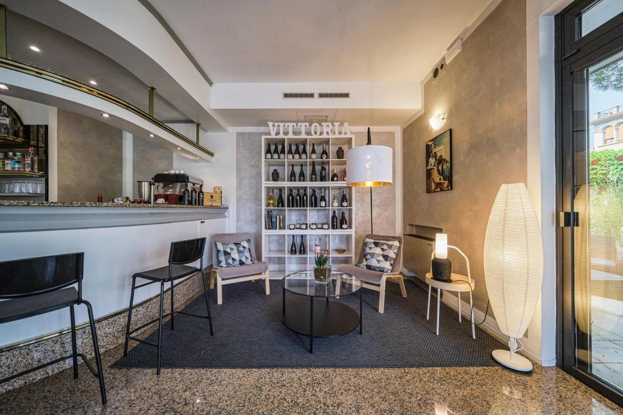 Hotel Vittoria 시르미오네 외부 사진
